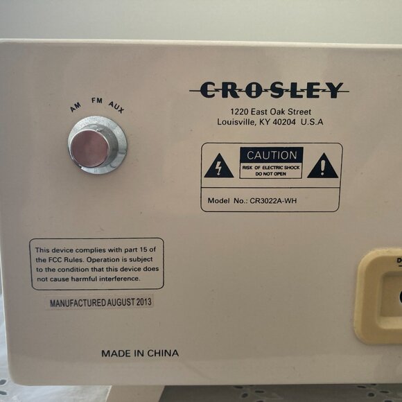 Crosley Ranchero Retro Style AM/FM Radio - Picture 5 of 8